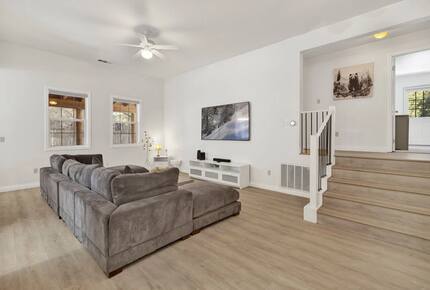 Large Alpine Retreat in Castle Glen Estates - Big Bear Lake, California
