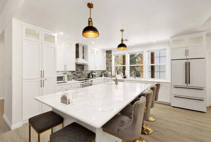 Large Alpine Retreat in Castle Glen Estates - Big Bear Lake, California