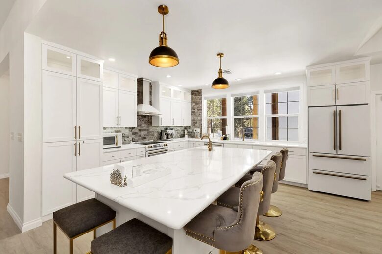 Large Alpine Retreat in Castle Glen Estates - Big Bear Lake, California
