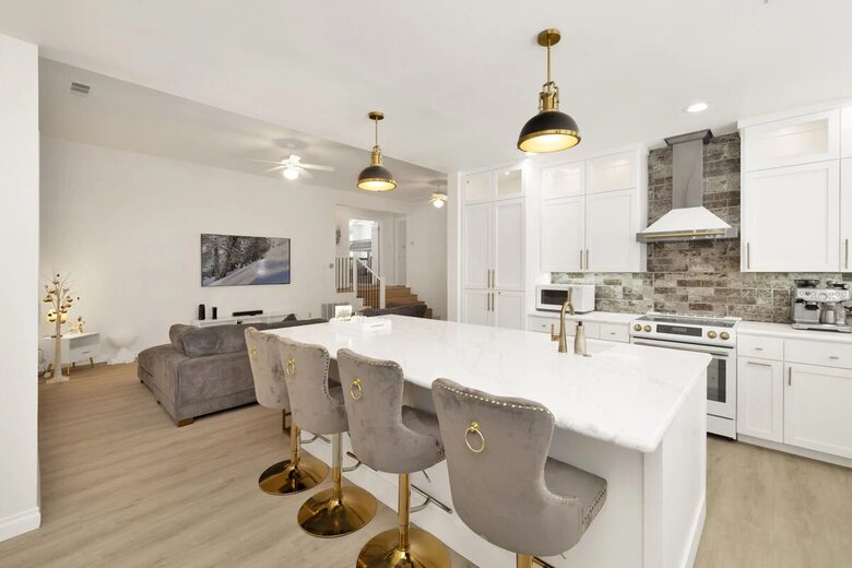 Large Alpine Retreat in Castle Glen Estates - Big Bear Lake, California