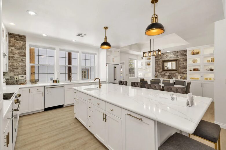 Large Alpine Retreat in Castle Glen Estates - Big Bear Lake, California