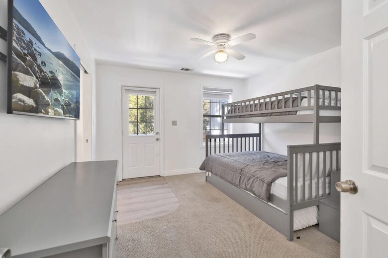 Large Alpine Retreat in Castle Glen Estates - Big Bear Lake, California
