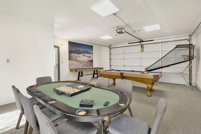 Large Alpine Retreat in Castle Glen Estates - Big Bear Lake, California