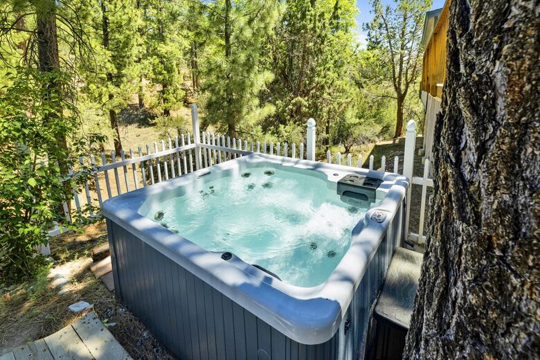 Large Alpine Retreat in Castle Glen Estates - Big Bear Lake, California