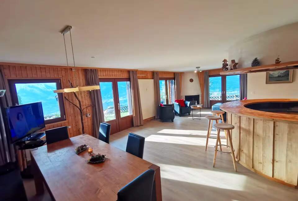 Mountain Apartment with Panoramic Swiss Views - Veysonnaz, Switzerland