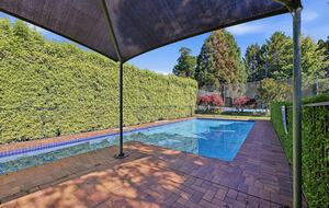 A Country House Above the Vines - Canobolas, Australia