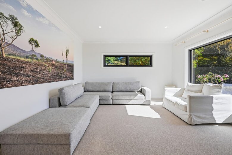 A Country House Above the Vines - Canobolas, Australia