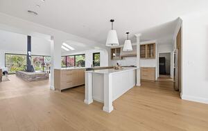 A Country House Above the Vines - Canobolas, Australia