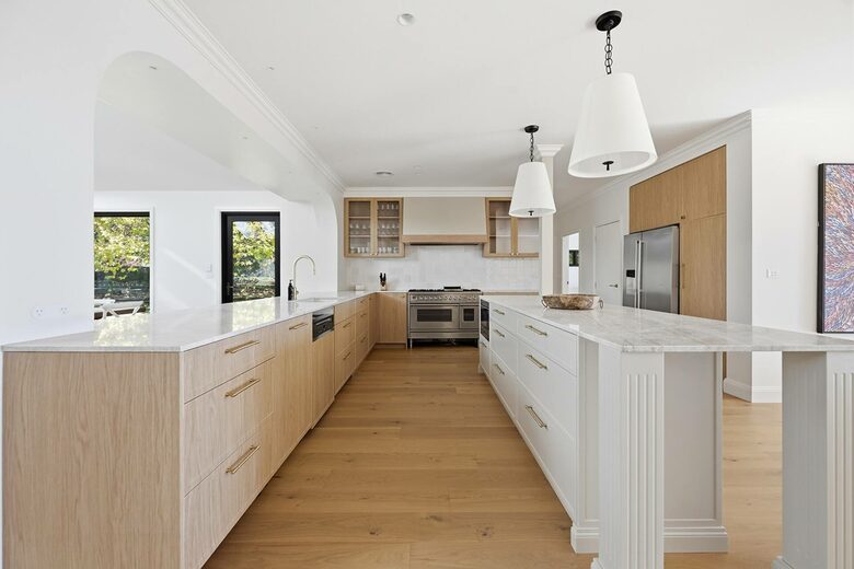 A Country House Above the Vines - Canobolas, Australia