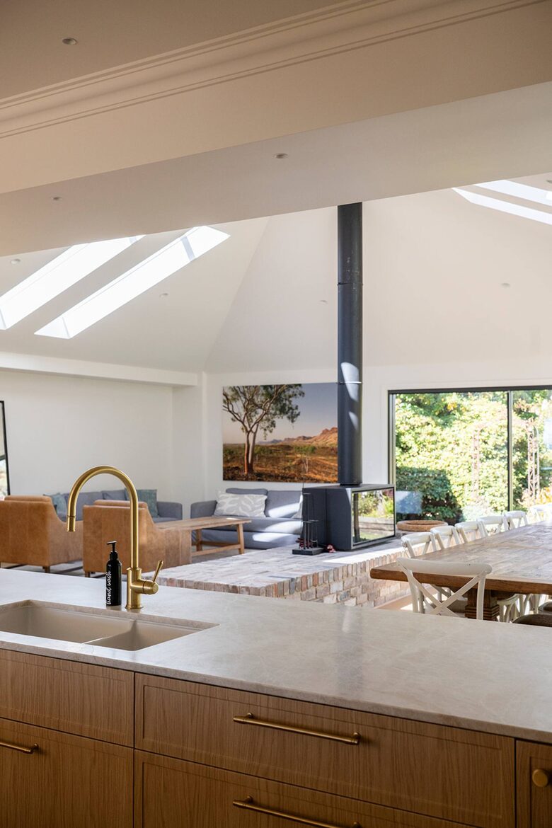 A Country House Above the Vines - Canobolas, Australia