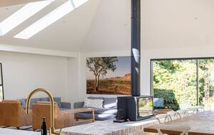 A Country House Above the Vines - Canobolas, Australia