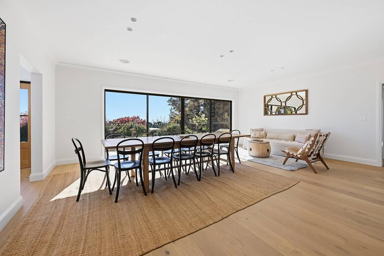 A Country House Above the Vines - Canobolas, Australia