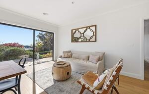 A Country House Above the Vines - Canobolas, Australia