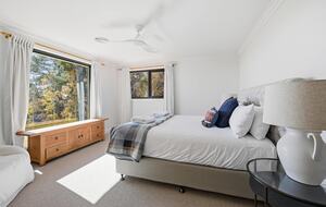A Country House Above the Vines - Canobolas, Australia