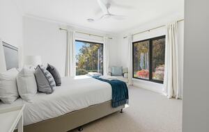 A Country House Above the Vines - Canobolas, Australia