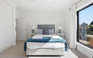 A Country House Above the Vines - Canobolas, Australia