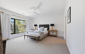 A Country House Above the Vines - Canobolas, Australia