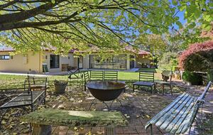 A Country House Above the Vines - Canobolas, Australia