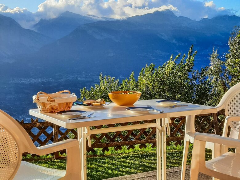 Mountain Apartment with Panoramic Swiss Views - Veysonnaz, Switzerland