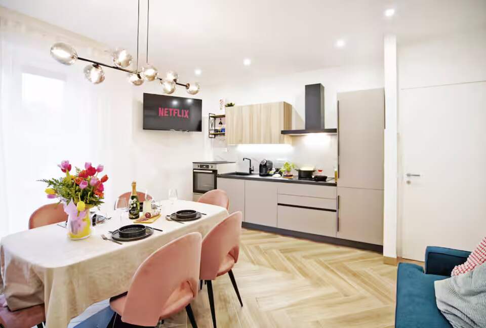 Elegant Two Bedroom Apartment Near Santa Maria Novella - Florence, Italy