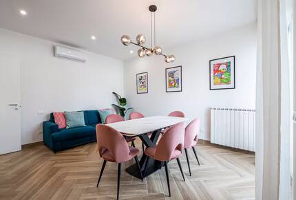 Elegant Two Bedroom Apartment Near Santa Maria Novella - Florence, Italy