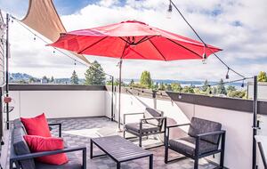 Modern West Seattle Townhome with Rooftop Views - Seattle, Washington
