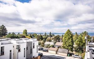 Modern West Seattle Townhome with Rooftop Views - Seattle, Washington
