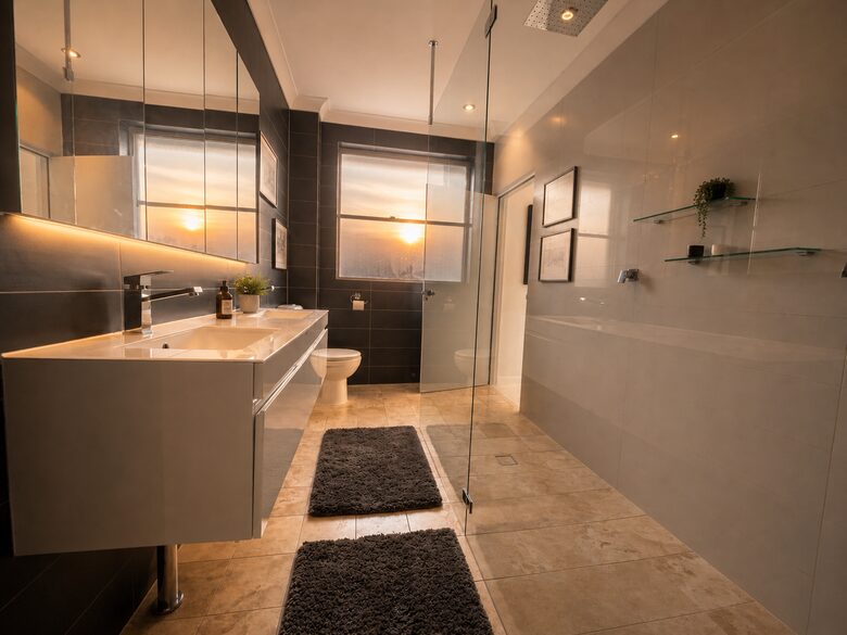 Sophisticated Sydney Escape with Panoramic Skyline Views - Sydney, Australia