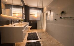 Sophisticated Sydney Escape with Panoramic Skyline Views - Sydney, Australia