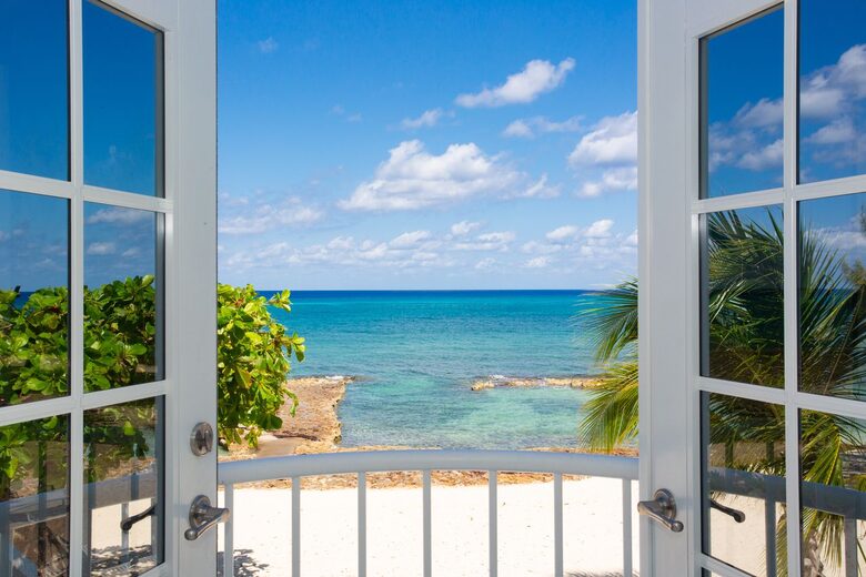 Grand Cayman Beachfront Stay with Ocean Views located on Seven Mile Beach - George Town, Cayman Islands