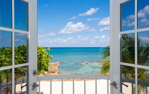 Grand Cayman Beachfront Stay with Ocean Views located on Seven Mile Beach - George Town, Cayman Islands