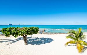 Grand Cayman Beachfront Stay with Ocean Views located on Seven Mile Beach - George Town, Cayman Islands