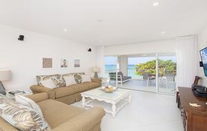 Grand Cayman Beachfront Stay with Ocean Views located on Seven Mile Beach - George Town, Cayman Islands