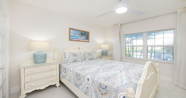 Grand Cayman Beachfront Stay with Ocean Views located on Seven Mile Beach - George Town, Cayman Islands