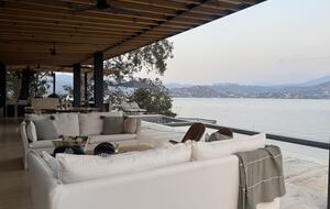 Lakefront Pool Estate in Valle de Bravo - Valle de Bravo, Mexico