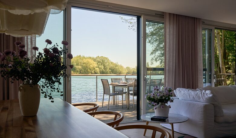 Indoor Outdoor Eating