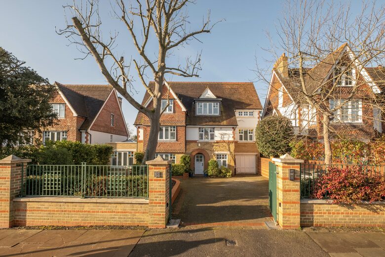 Wimbledon’s Finest Townhome - Wimbledon, London, United Kingdom