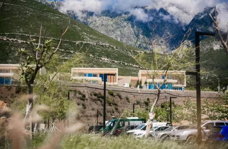 Well Appointed Seaside Living with Resort Wide Access - Palasë, Albania