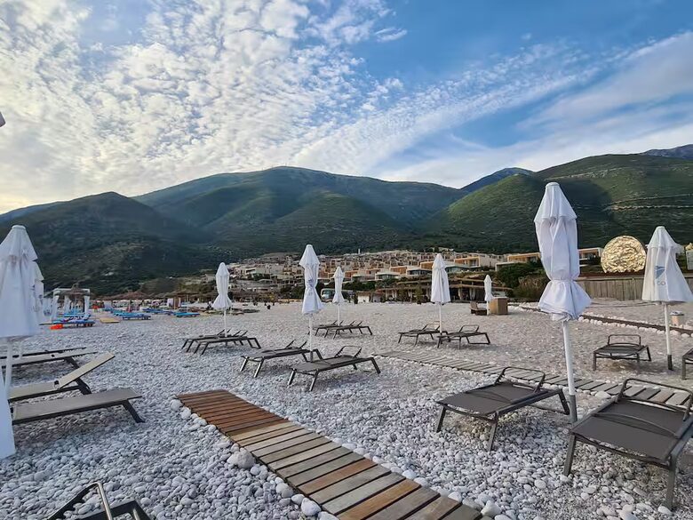Well Appointed Seaside Living with Resort Wide Access - Palasë, Albania