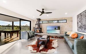 Luxury Off-Grid Hinterland Retreat - Fernvale, Australia
