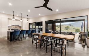 Luxury Off-Grid Hinterland Retreat - Fernvale, Australia