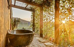Luxury Off-Grid Hinterland Retreat - Fernvale, Australia