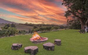 Luxury Off-Grid Hinterland Retreat - Fernvale, Australia