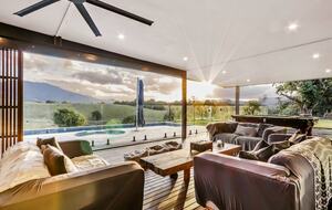 Luxury Off-Grid Hinterland Retreat - Fernvale, Australia