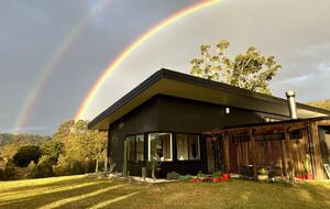 Luxury Off-Grid Hinterland Retreat - Fernvale, Australia