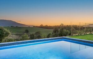 Luxury Off-Grid Hinterland Retreat - Fernvale, Australia