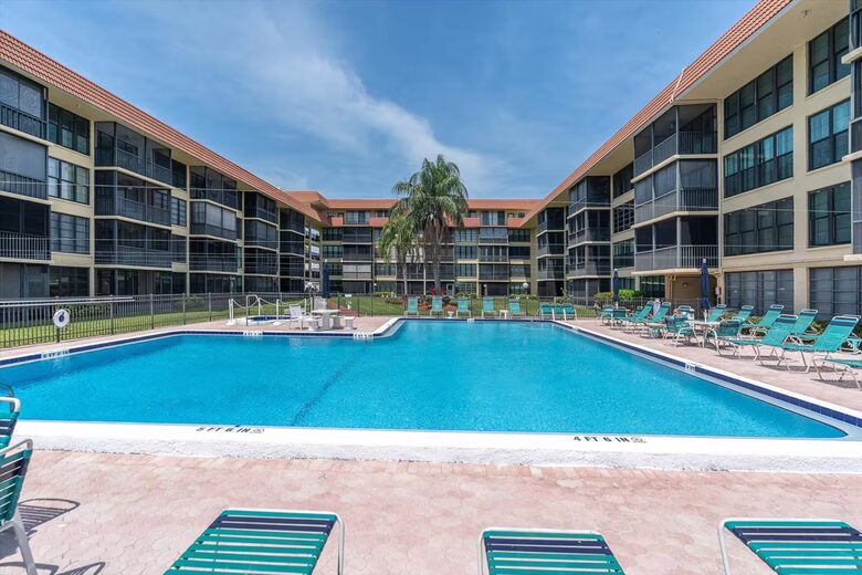 Waterfront Condo with Lanai and Beach Access - Indian Shores, Florida