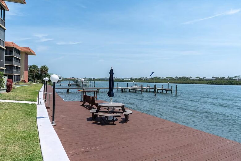 Waterfront Condo with Lanai and Beach Access - Indian Shores, Florida