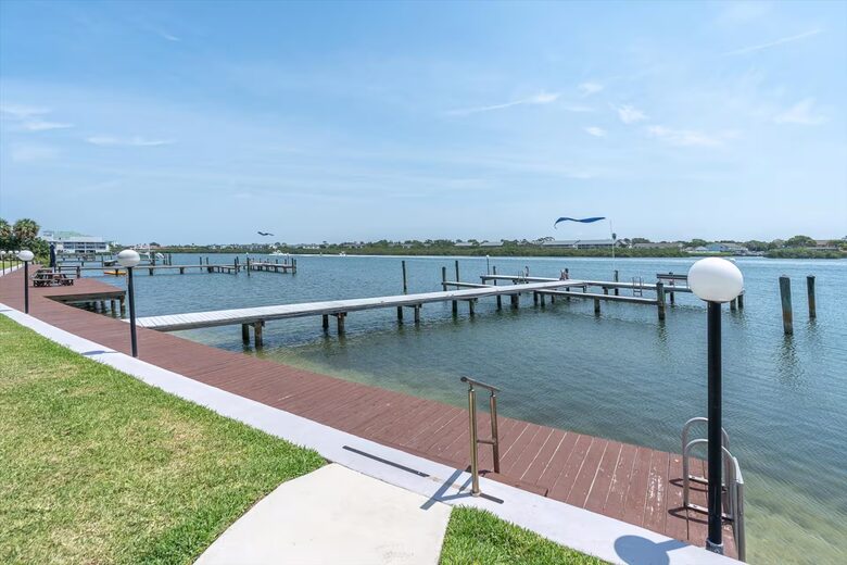 Waterfront Condo with Lanai and Beach Access - Indian Shores, Florida