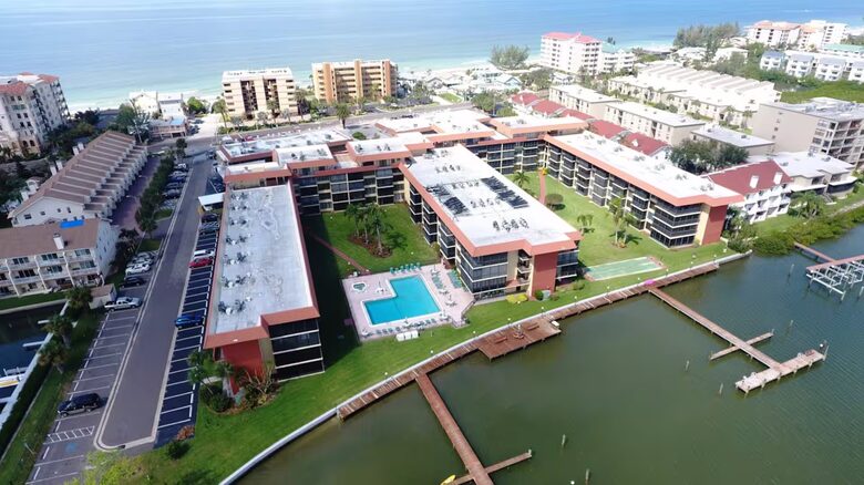 Waterfront Condo with Lanai and Beach Access - Indian Shores, Florida